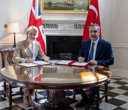 Türkiye ile İngiltere arasında “Stratejik Ortaklık Çerçeve Belgesi” imzalandı