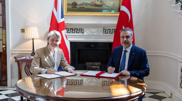 Türkiye ile İngiltere arasında “Stratejik Ortaklık Çerçeve Belgesi” imzalandı