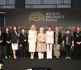 Zerrin Üstel, “Filistin İçin Tek Yürek” oturumuna katıldı