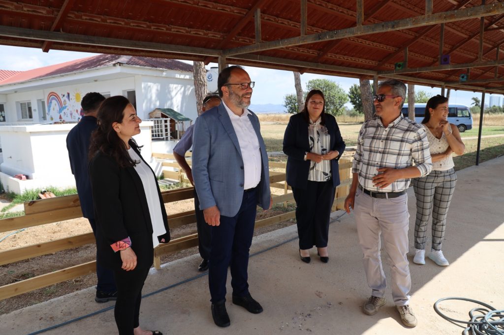 Sadıkoğlu, Ötüken Özel Eğitim Okulu’nu ziyaret etti