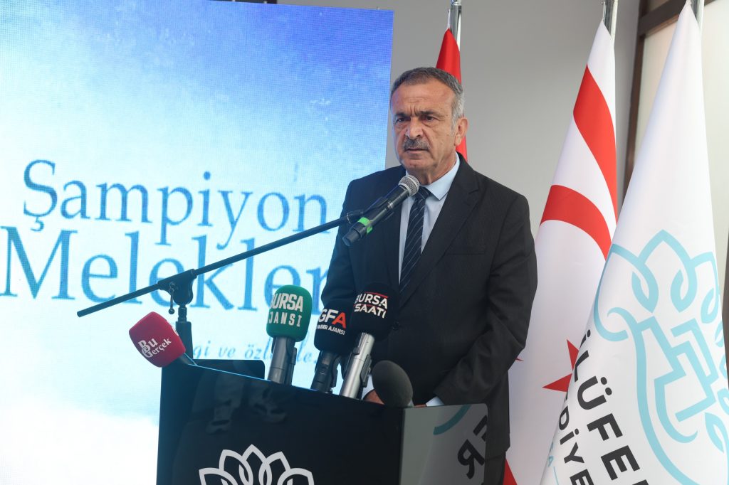 Uluçay, “Beşevler Şampiyon Melekler Cimnastik Salonu” isim verme törenine katıldı