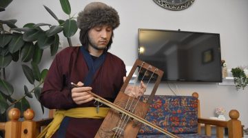 Bilecik’te genç müzisyen, geleneksel Türk enstrümanlarını yaşatıyor