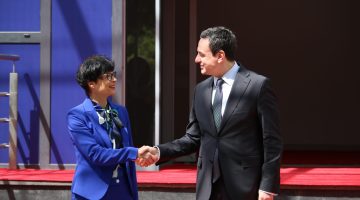 AB Komisyonu Üyesi Kos, Birliğe üye olmak isteyen Kosova’ya reform çağrısı yaptı