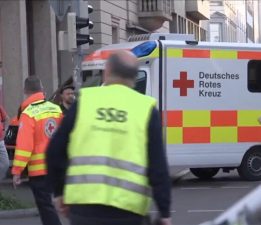 Almanya’nın Leipzig kentinde bir araç yayaların arasına daldı
