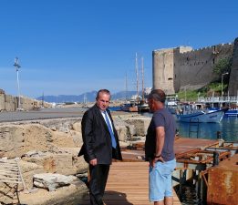 Ataoğlu, Girne Antik Limanı’nda yürütülen iskele yapım çalışmalarını inceledi