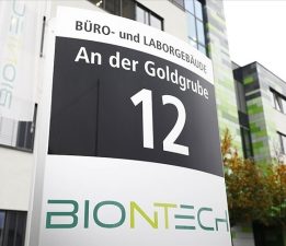BioNTech, kapasite fazlası nedeniyle 1860 kişiyi işten çıkaracağını açıkladı