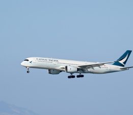 Cathay Pacific uçağının türbülansta ani irtifa kaybetmesi sonucu 10 kişi yaralandı