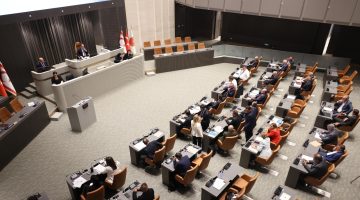 “Ceza Muhakemeleri Usulü (Değişiklik) Yasası”, “23b” maddesindeki hapislik cezası kaldırılarak kabul edildi