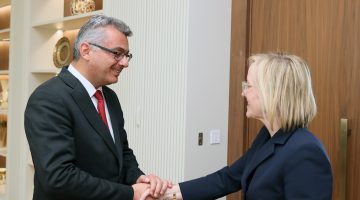 Erhürman, Davis ile görüştü