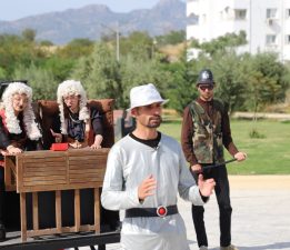 “Eşeğin Gölgesi” oyunu yarın akşam Kızılbaş Parkı’nda sahnelenecek