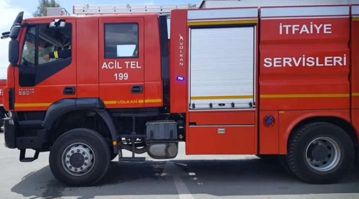 Faal durumdayken ateşlenen biçerdöver tamamen yandı…