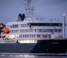 Hantavirüs görülen yolcu gemisi Rotterdam Limanı’na ulaştı