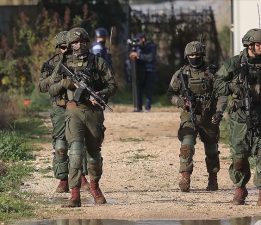 İsrail ordusu Batı Şeria’nın Nablus kentine düzenlediği baskında 3 Filistinliyi gözaltına aldı