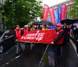 İstanbul’da bazı sendikalar 1 Mayıs Emek ve Dayanışma Günü’nü kutladı