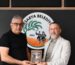 Kıbrıs Türk Halk Dansları Federasyonu Başkanı Kadirağa, Mesarya Belediye Başkanı Latif’i ziyaret etti