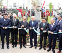 KKTC Aksakalı Oktay Öksüzoğlu Kayseri’de Türkoloji Zirvesi’ne katıldı