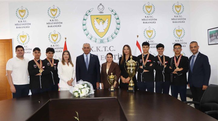 Milli Eğitim Bakanı Çavuşoğlu, Tunus’ta ödül kazanan Haydarpaşa Ticaret Lisesi öğrencilerini kabul etti
