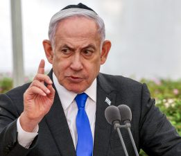 Netanyahu, Küresel Sumud Filosu’na hukuk dışı müdahalede bulunan İsrail birliğinin komutanıyla konuştu