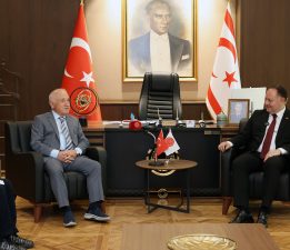 Öztürkler: “Rumlar milli gelirini refah yerine silaha harcıyor”