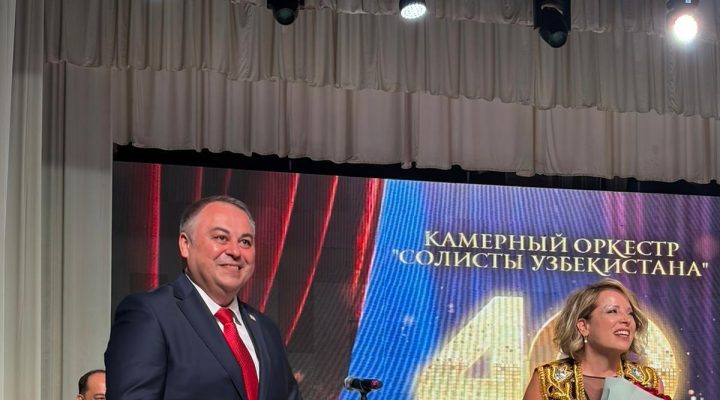 Piyanist Rüya Taner, Taşkent’te düzenlenen gala gecesine katıldı