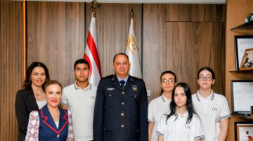 Polis Genel Müdürü Adalıer Lefkoşa Türk Lisesi öğrencilerini kabul etti