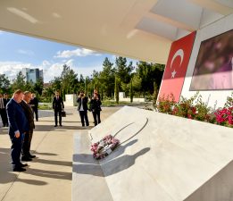 RTÜK Başkanı Mehmet Daniş, Küçük ve Denktaş’ın anıt mezarlarını ziyaret etti