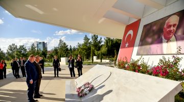 RTÜK Başkanı Mehmet Daniş, Küçük ve Denktaş’ın anıt mezarlarını ziyaret etti