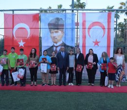Sivil Savunma Teşkilatı Başkanlığı, yarışmalarda başarı gösteren öğrencilere ödüllerini dağıttı