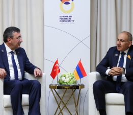 TC Cumhurbaşkanı Yardımcısı Yılmaz, Ermenistan Başbakanı Paşinyan ile görüştü