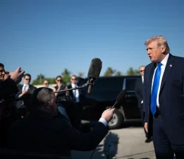 Trump, Hürmüz Boğazı’nda mahsur kalan “tarafsız ülkelere ait” gemilerin çıkışına yardım edeceklerini açıkladı