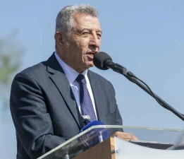 Türkiye’de, Güzelbahçe Belediye Başkanı Mustafa Günay görevinden uzaklaştırıldı