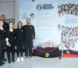Uluçay, “Beşevler Şampiyon Melekler Cimnastik Salonu” isim verme törenine katıldı