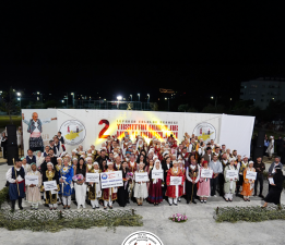 Yaşatan Adımlar Halk Dansları Şöleni düzenlendi