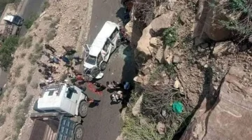 Yemen’de yolcu otobüsü ile kamyonun çarpışması sonucu 6 kişi öldü, 19 kişi yaralandı