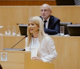 Annita Dimitru yeniden Rum Meclis Başkanı