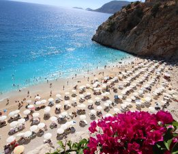 Antalya’daki Kaputaş Plajı’nda “Dumansız Plaj” uygulaması başladı
