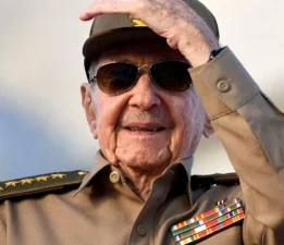 Eski Küba Devlet Başkanı Castro, 95’inci yaş günü dolayısıyla düzenlenen törene katıldı