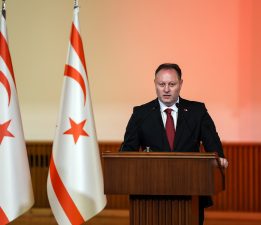 Öztürkler KKTC Milli Takımını tebrik etti