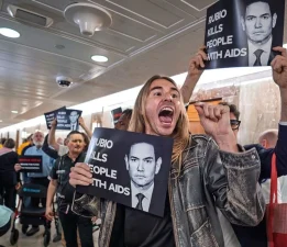 Rubio, kongre binasında protesto edildi