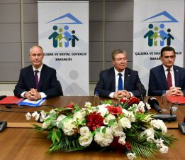 “Suça Sürüklenen Çocuklar ve Genç Erişkinler İçin Rehabilitasyon ve Tahliye Sonrası Topluma Kazandırma Projesi” protokolü imzalandı